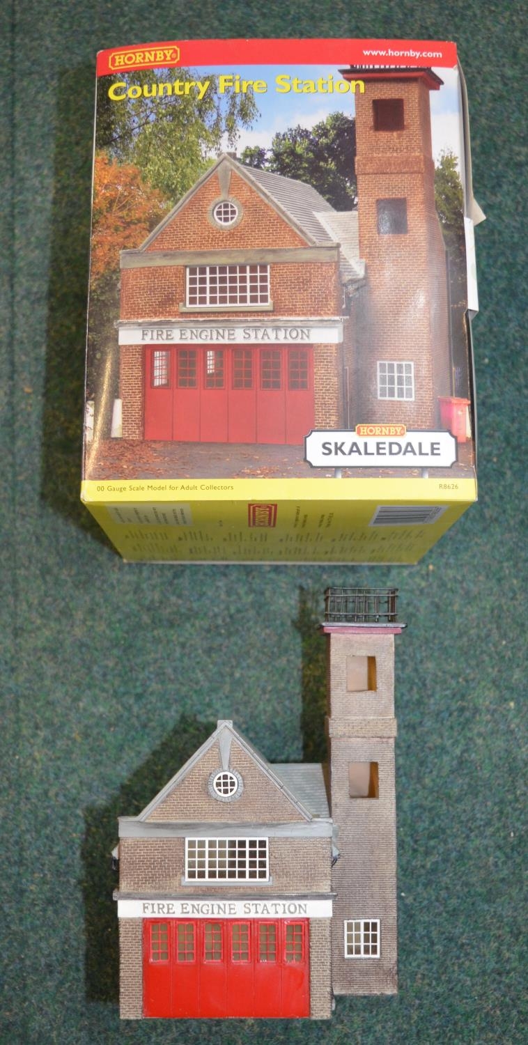As new HO OO gauge accessories including Hornby country post office, scenix three story terraced - Image 2 of 7
