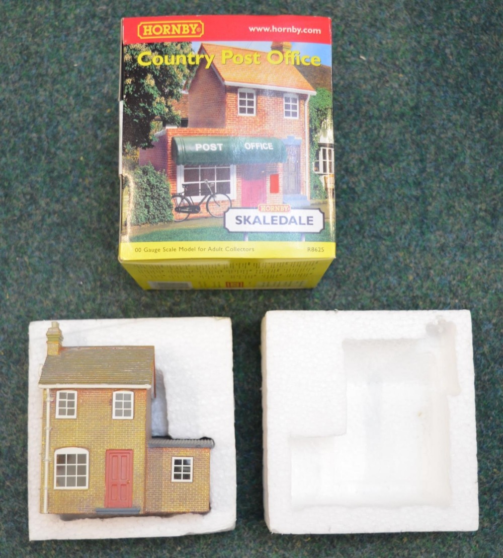 As new HO OO gauge accessories including Hornby country post office, scenix three story terraced - Image 5 of 7