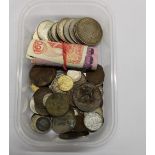 Good selection of US & World coinage, highlights include 1921 silver Morgan dollar, c1970s Liberty
