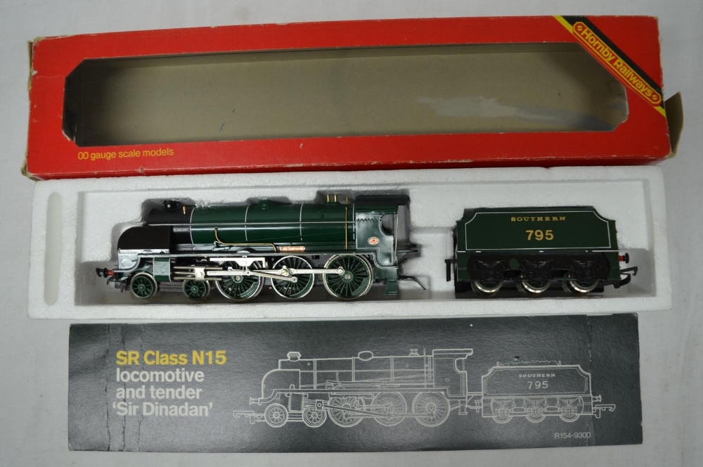 Hornby SR locomotive Sir Dinadan, GWR 4-6-0 Hall locomotive with exhaust steam sound (lightly - Image 3 of 5