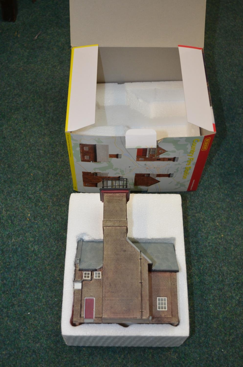 As new HO OO gauge accessories including Hornby country post office, scenix three story terraced - Image 4 of 7