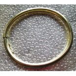 9ct yellow gold hinged bangle, stamped 375, 6.5g