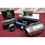 Selection of cameras to include a Yashica Minister, Nettar, Fujifilm compact, Samsung Digimax and