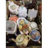 Selection of decorative collectable teapots incl. Cardew design, Sunshine Ceramics etc (3 boxes)