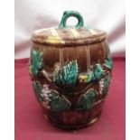 Majolica biscuit barrel with grape and leaf pattern, H22cm