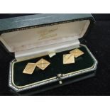 Hallmarked 18ct yellow gold chain cufflinks with engine turned decoration, makers mark CP, 18,