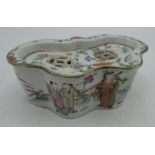 Early C20th Chinese Republic period porcelain pot pourri dish and cover of butterfly shape,