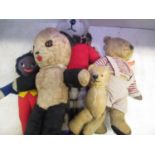 Collection of vintage teddy bears and a golly doll (5)