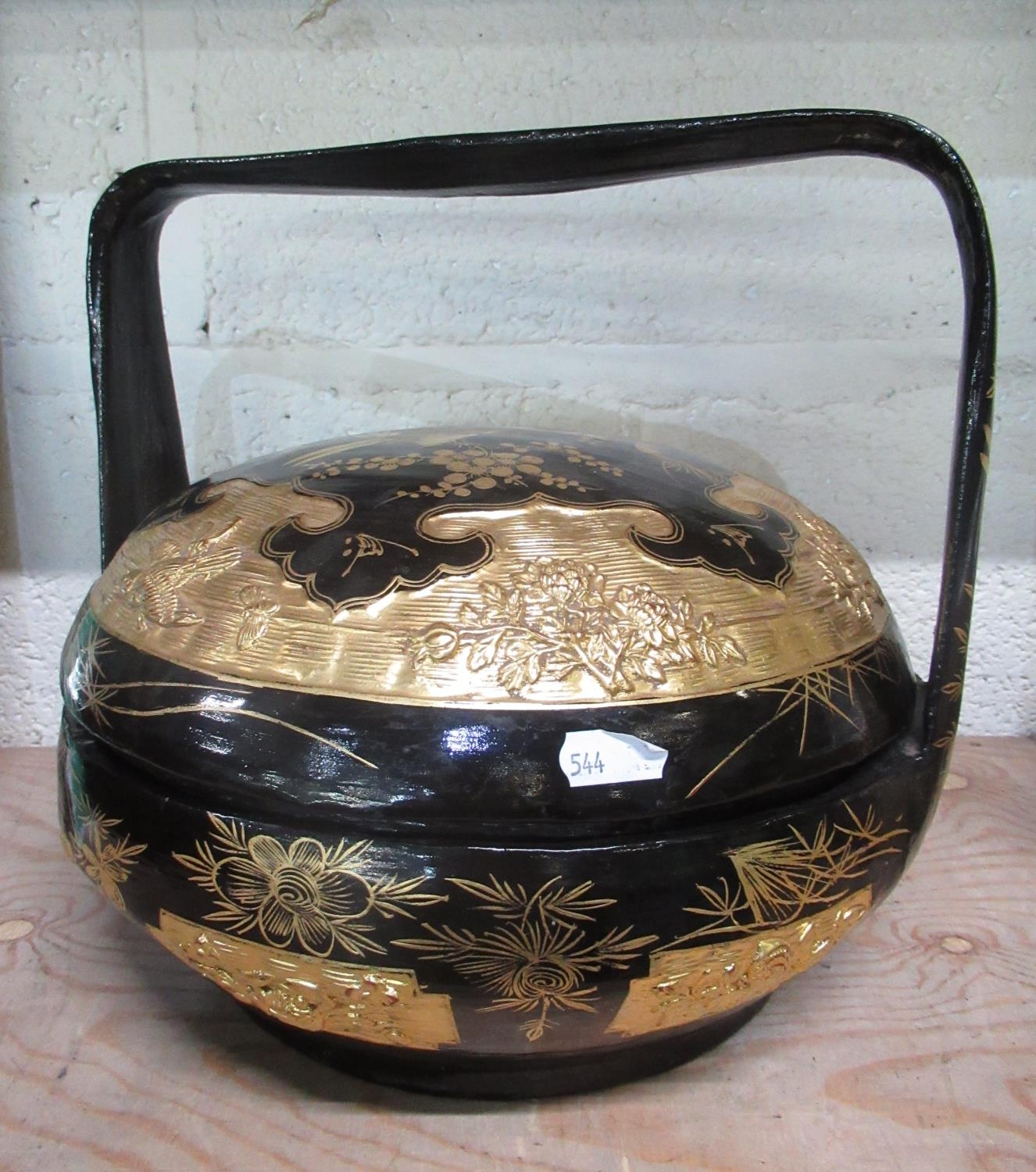 Chinese papier mache circular food basket and cover, chinoiserie decorated in gilt with exotic - Image 4 of 6