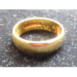 Hallmarked 22ct yellow gold wedding band by S&D, Birmingham, size M, 6g