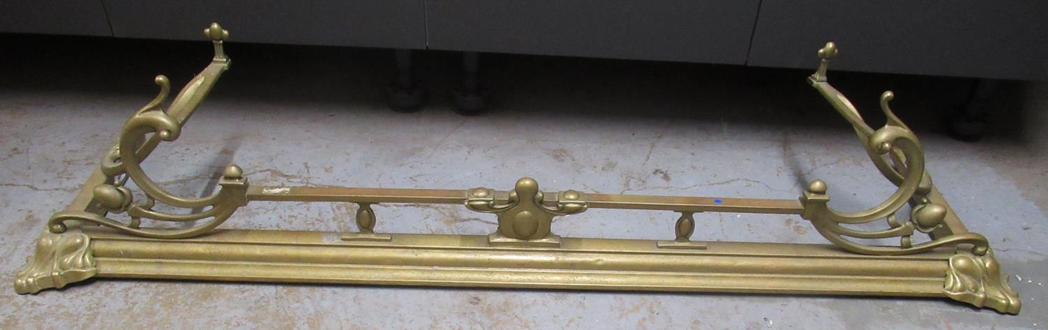 Edwardian brass fender with C scroll end supports W137cm D36cm H26cm