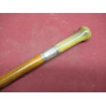 Early C20th horn handled walking cane with engraved silver collar (hallmark obscured), H91cm