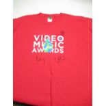 2005 video awards crew T-shirt for the event in Miami signed by Chris Martin, Johnny Buckland, Guy