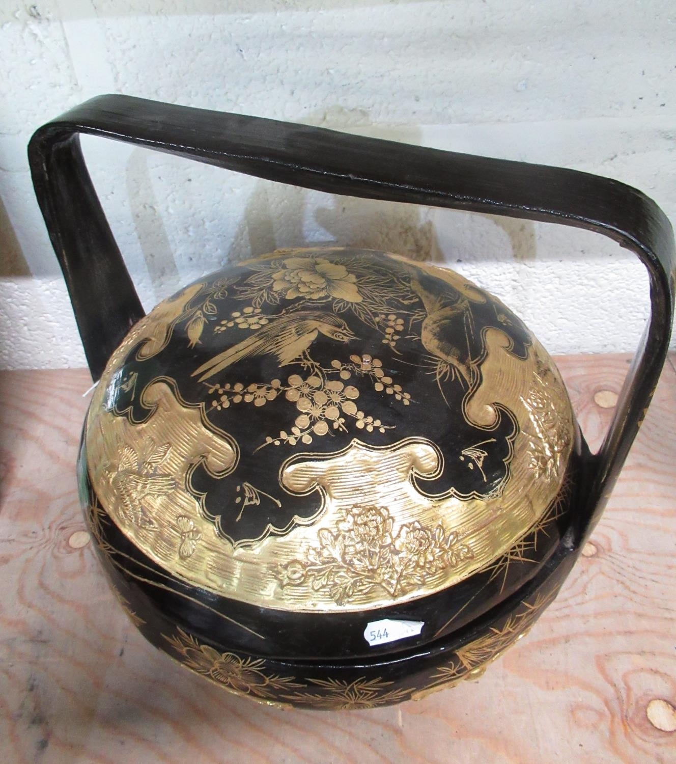 Chinese papier mache circular food basket and cover, chinoiserie decorated in gilt with exotic - Image 5 of 6