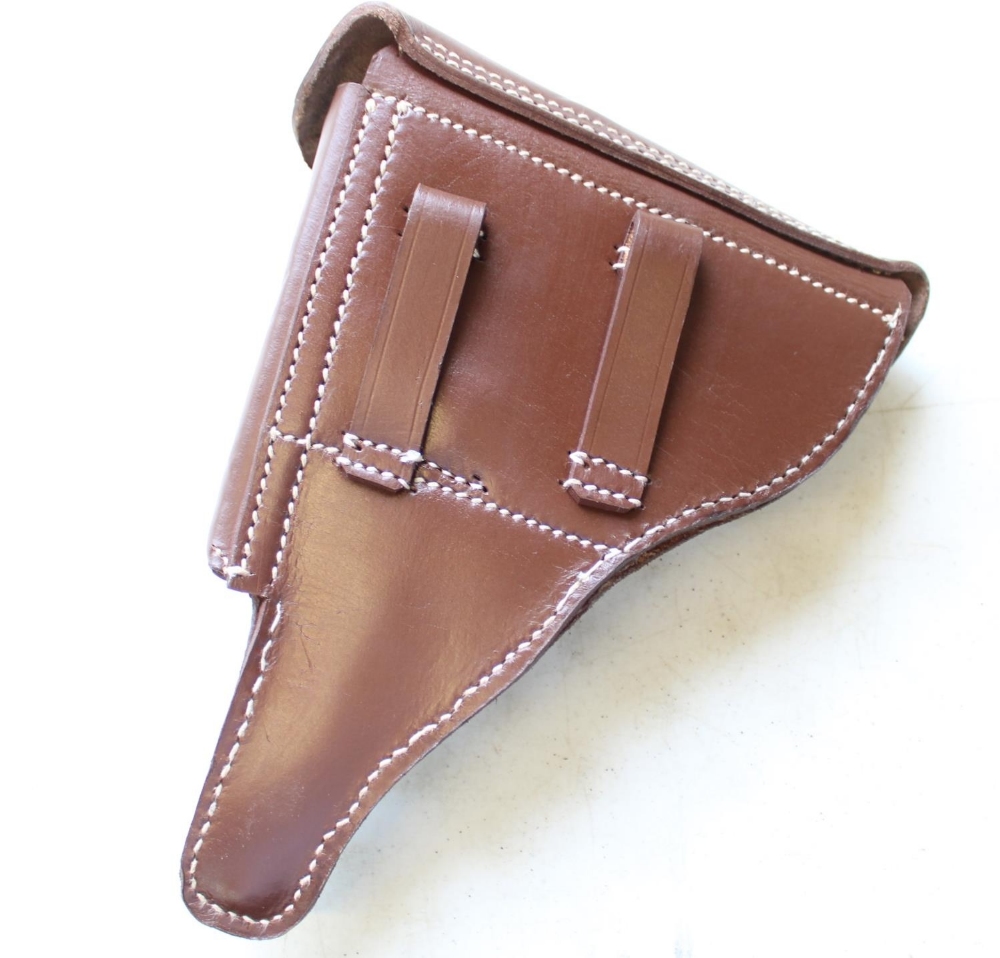 Luger leather holster with magazine pocket, buckle fastener and belt loops - Image 2 of 2