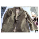Single breasted tweed jacket with two buttons and two outside pockets with flap,