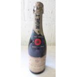 Original Moet and Chandon Dry Imperial 1945 Champagne half bottle, complete with contents (H27cm)