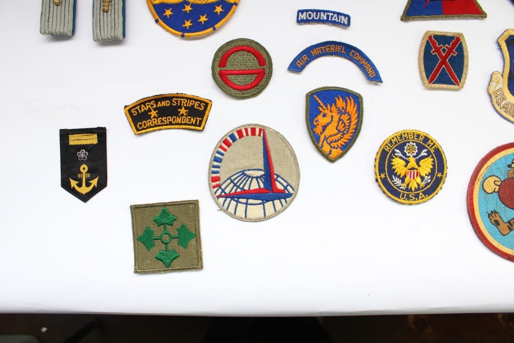 Good collection of US military regimental and squadron cloth badges and patches, mainly WW2 era - Image 3 of 8