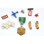 WW2 era US Army commendation medal together with a selection of US Army Air Corps WW2 plastic non-