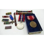1939-45 war medal, various medal ribbon bars, American miniature military cross medal, American Good