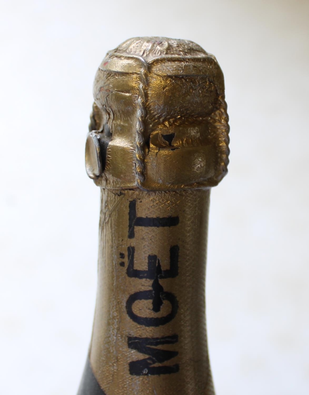 Original Moet and Chandon Dry Imperial 1945 Champagne half bottle, complete with contents (H27cm) - Image 4 of 4