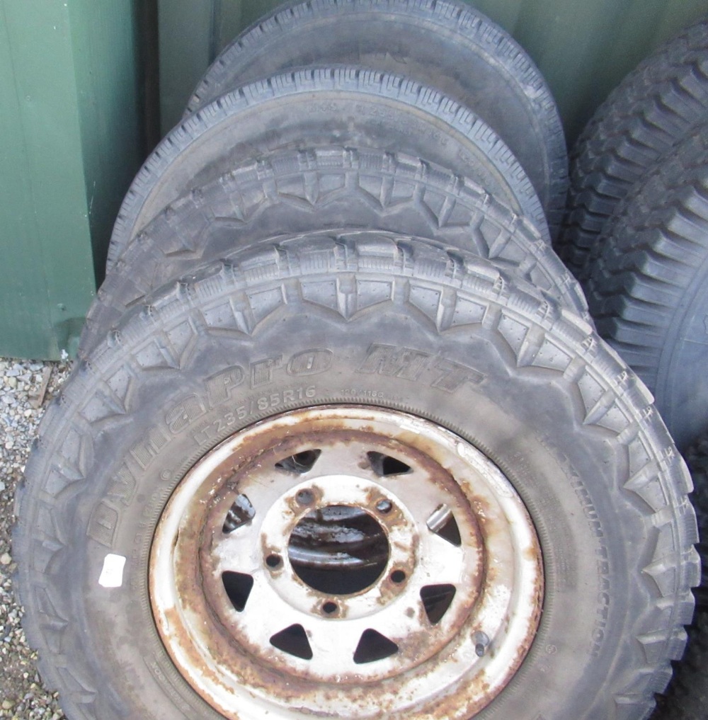 Set of 4 Landrover Defender 90 wheels fitted with oversized tyres - Image 2 of 2