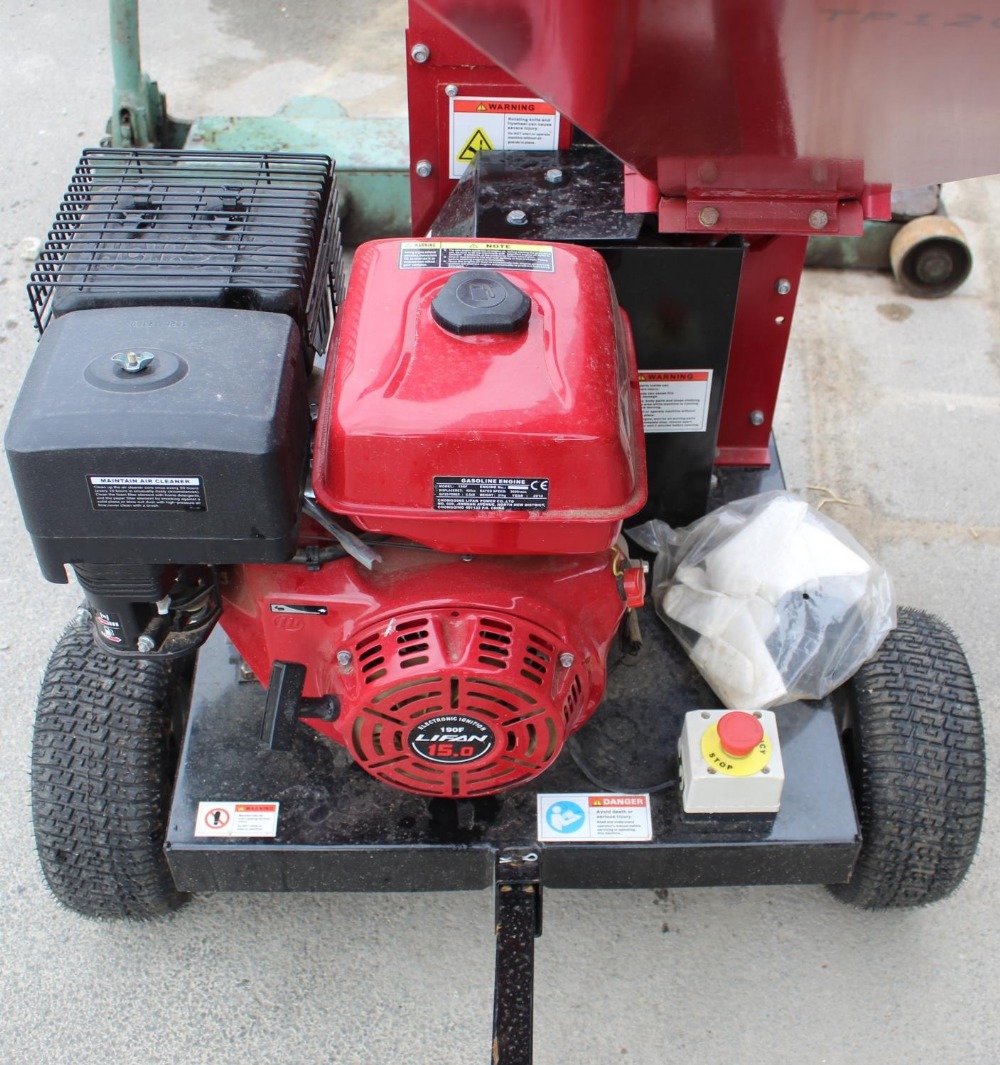 Titan Pro petrol wood shredder with electronic ignition, on own trailer - Image 2 of 3