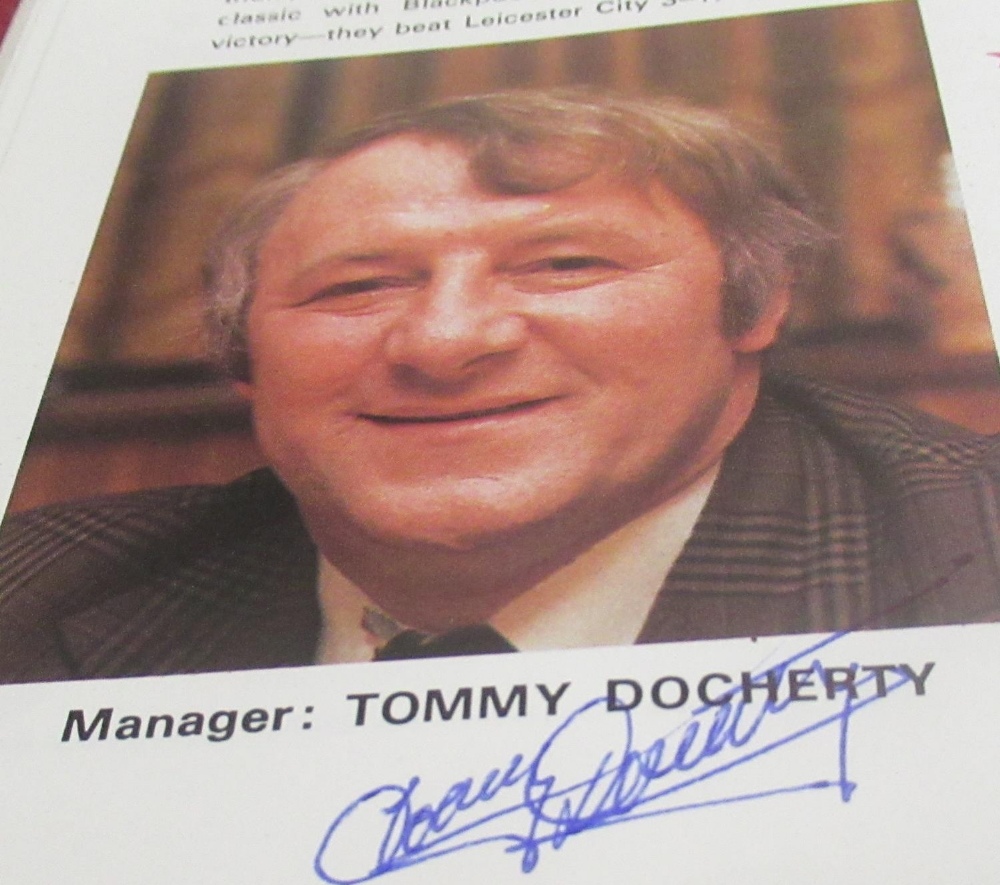 Seven FA Cup Finals programmes from 1970s & 80s signed by Norman Whiteside,Tommy Docherty, Tommy - Image 7 of 8