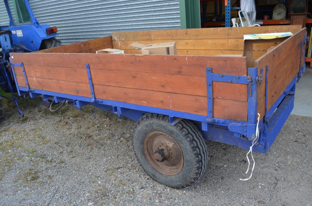 Large Leyland tipping trailer, single axle with hydraulic lift (A/F). Timber in good condition. L