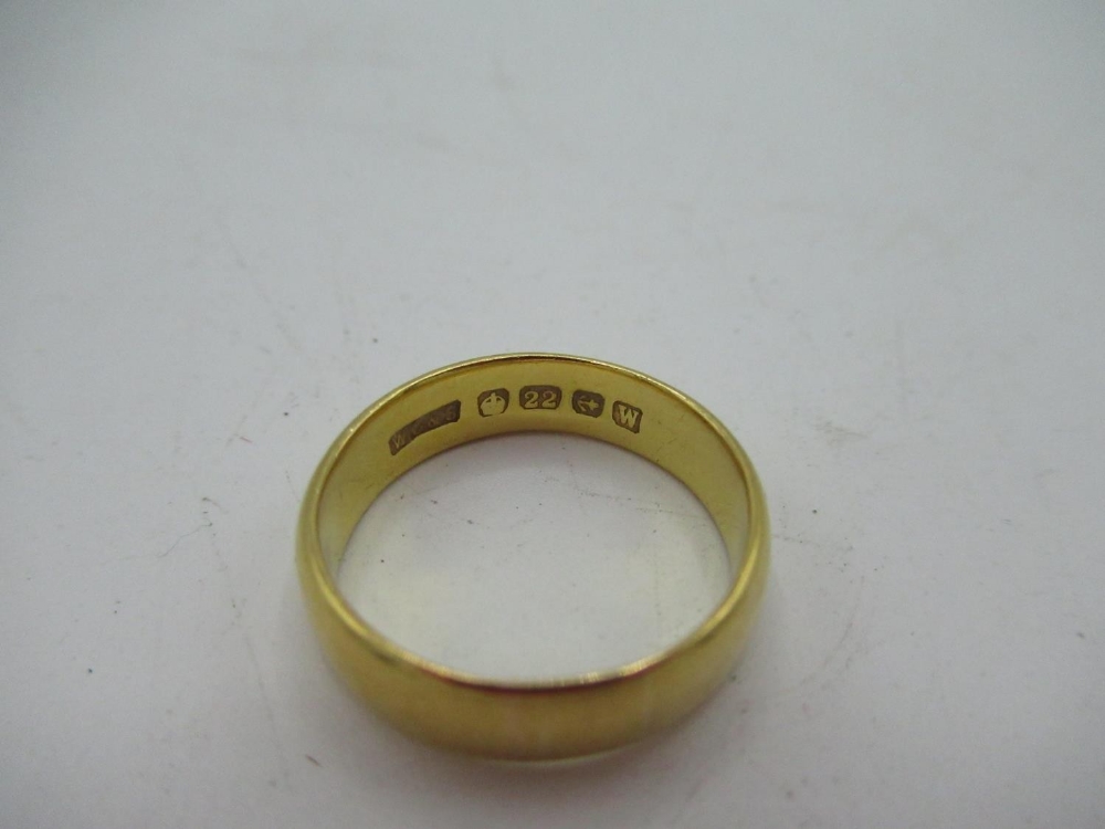 Hallmarked 22ct yellow gold wedding band, size L1/2, 4.7g - Bild 2 aus 2