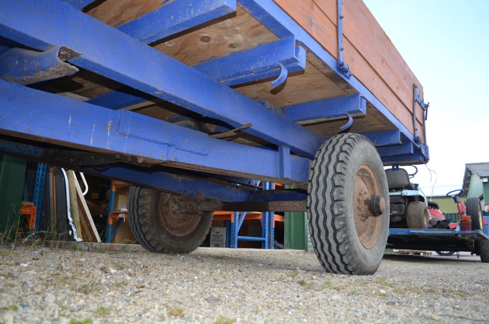 Large Leyland tipping trailer, single axle with hydraulic lift (A/F). Timber in good condition. L - Image 2 of 4