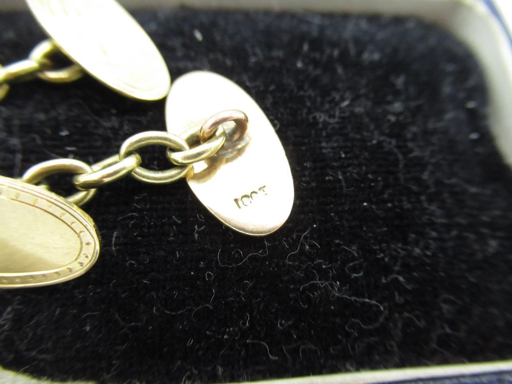 18ct yellow gold chain cuff links engraved with initials, stamped 18ct, 7.6g - Bild 2 aus 2