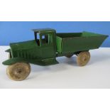 Tri-ang small green tinplate tipper truck, with white rubber tyres, possible repaint, L25cm