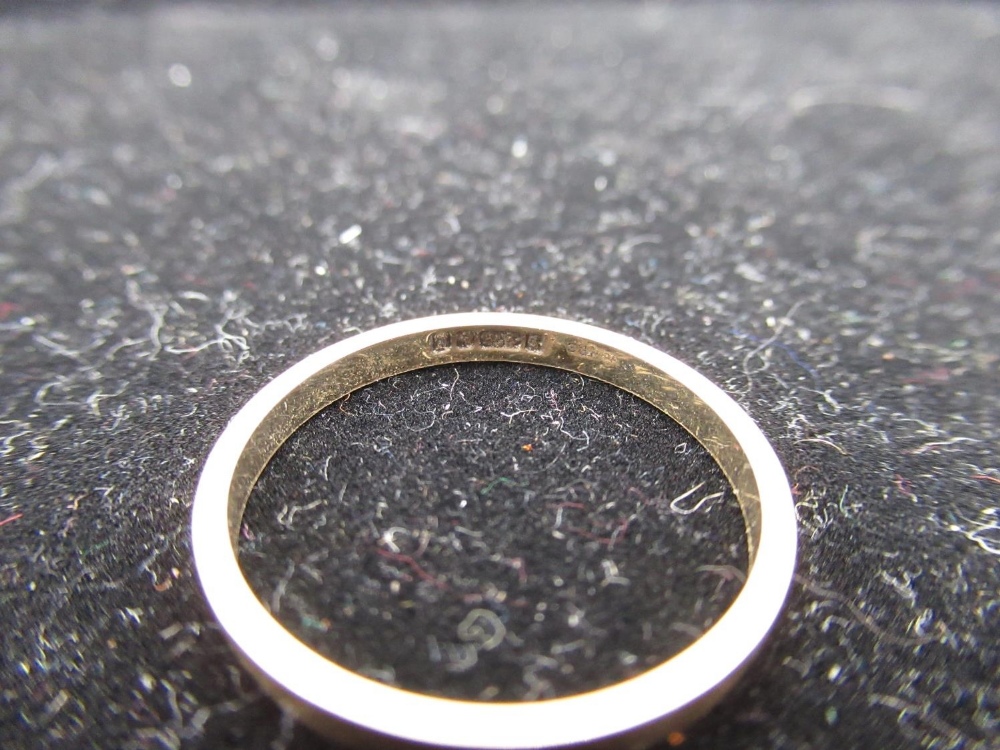 Three hallmarked 9ct yellow gold wedding bands, size Q, size N and size P1/2, 10g - Bild 5 aus 8