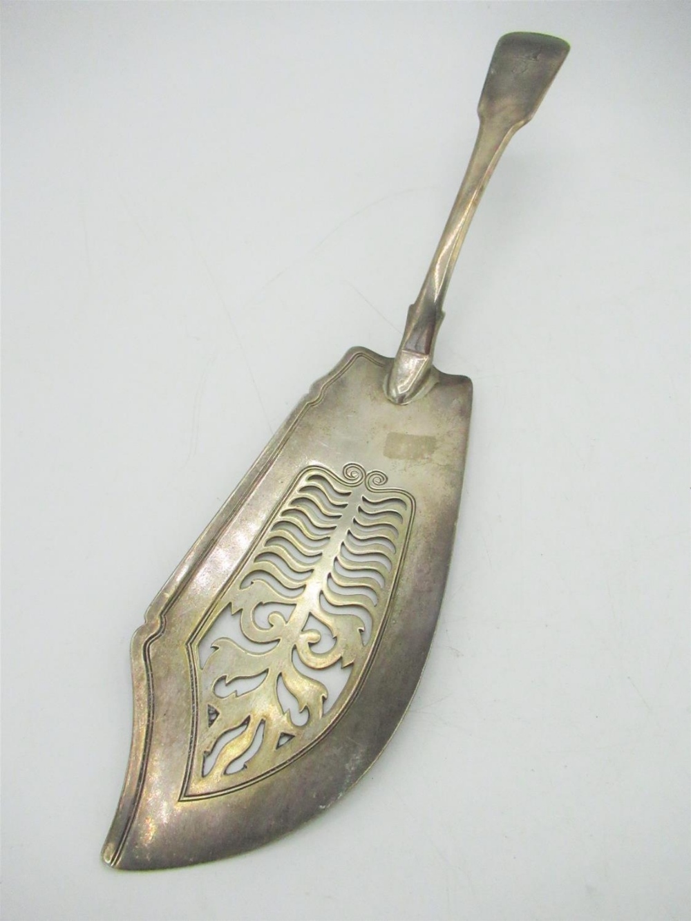 Geo.III hallmarked Sterling silver Fiddle pattern fish slice with pierced blade initialled J,