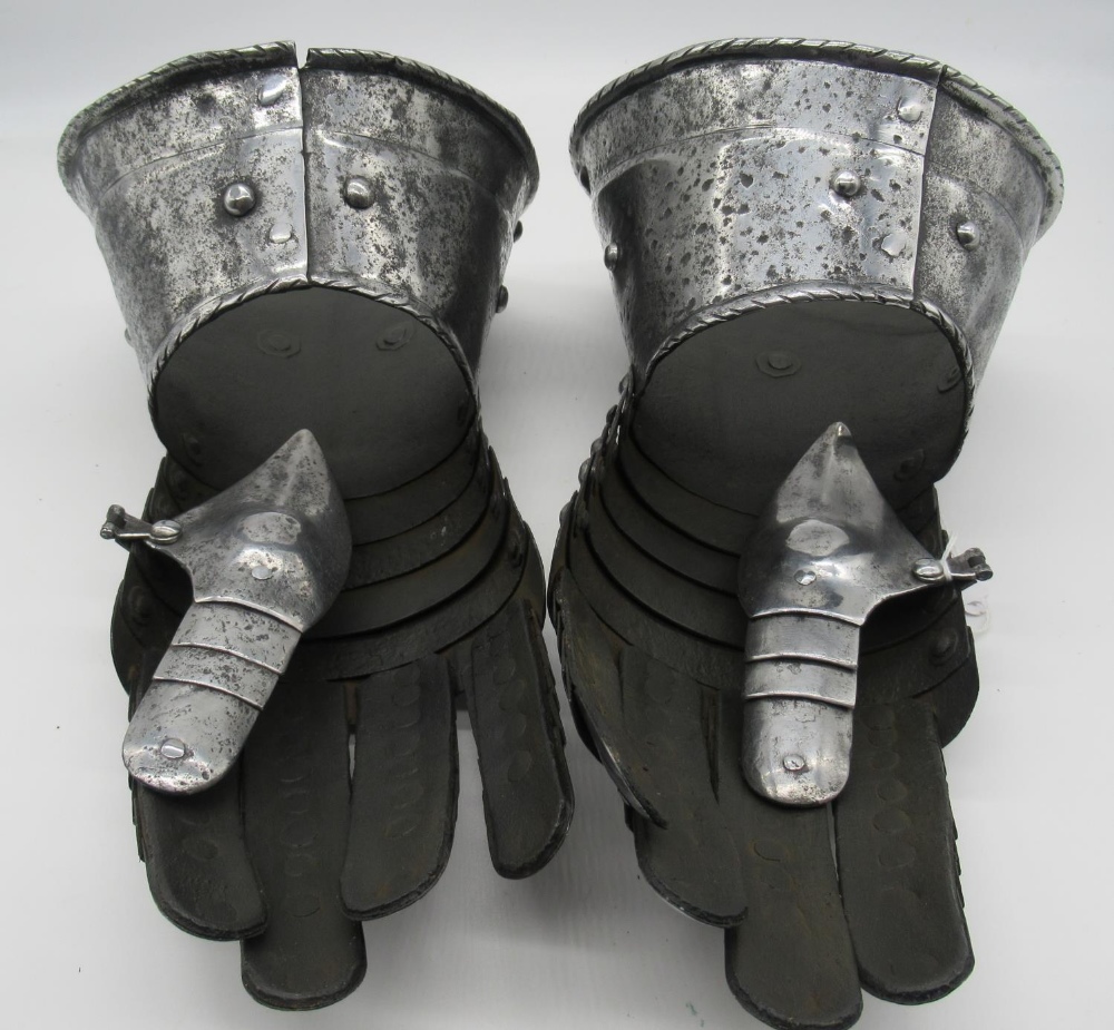 Pair of Italian style C19th steel articulated gauntlets - Image 2 of 6