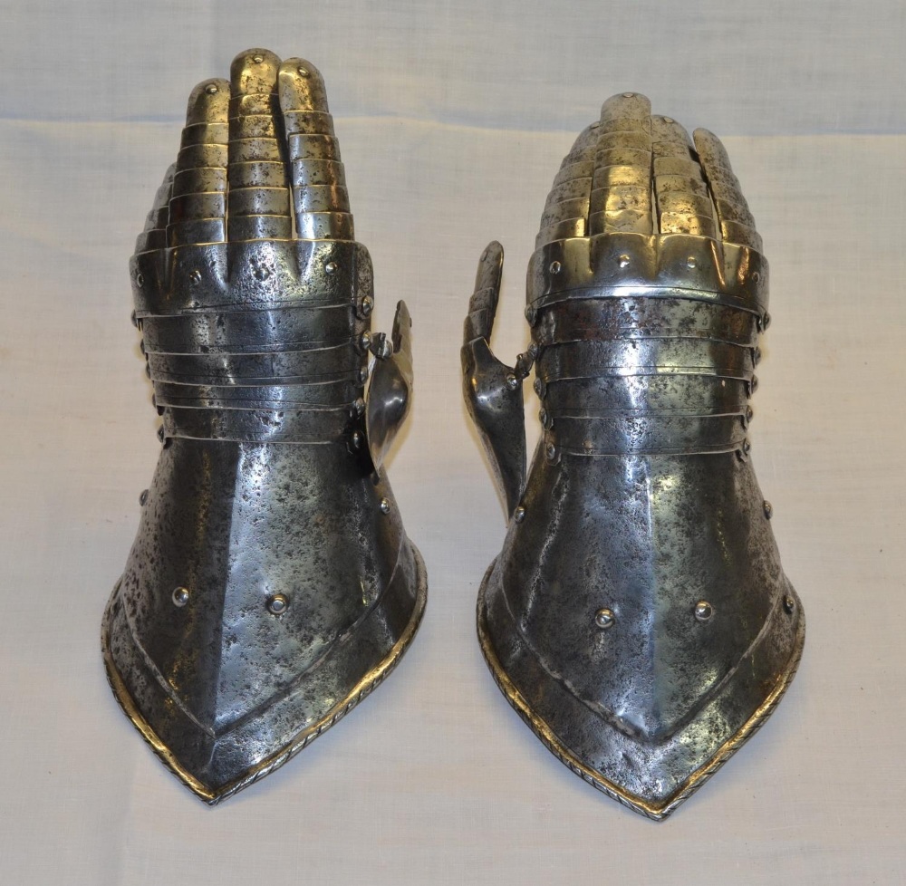 Pair of Italian style C19th steel articulated gauntlets - Image 6 of 6