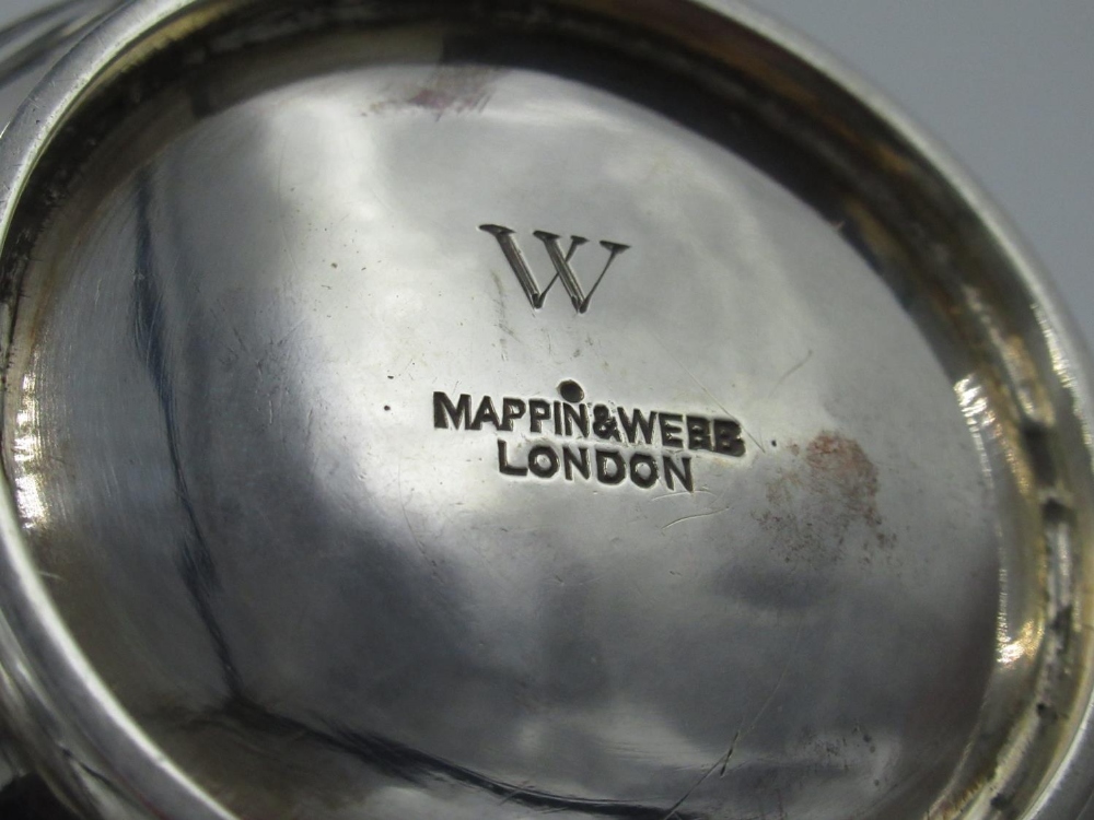 Victorian hallmarked sterling silver two handled sugar bowl repousse decorated with acanthus - Image 3 of 3