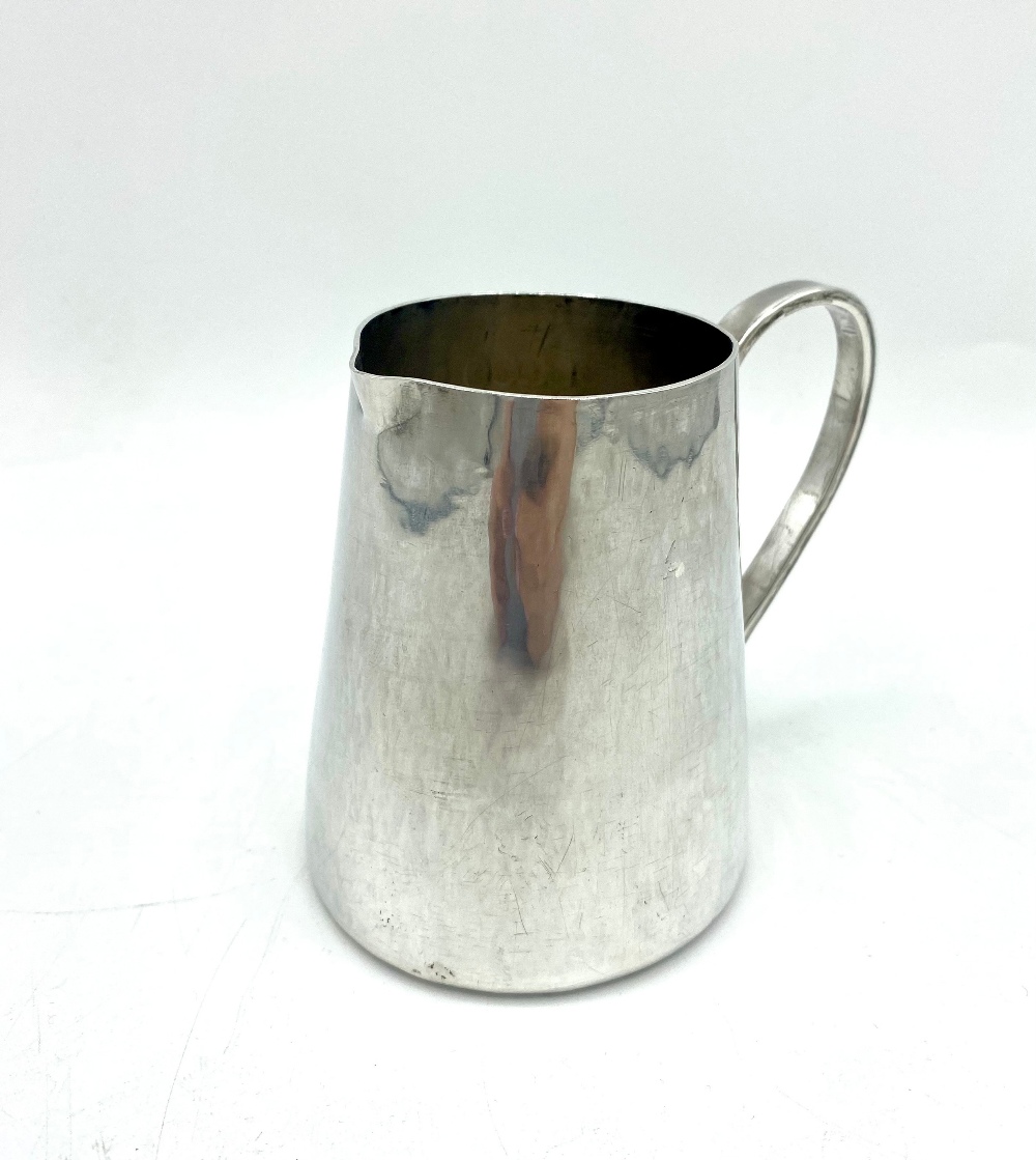 ERII hallmarked sterling silver circular tapering milk jug, makers marks WHB, Birmingham 1977, 8. - Image 3 of 3