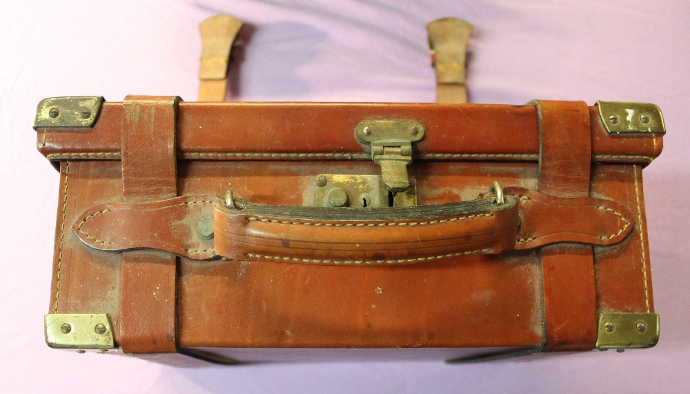 Tan leather cartridge box with brass reinforced corners, with lined and fitted four sectional - Image 3 of 3