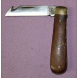An A Wright & Son of Sheffield gutting folding pocket knife, with 2 piece rosewood handle, with