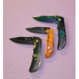 Set of 3 boxed as new Elk Ridge single bladed folding pocket knives in various colours/styles, all