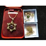 9ct yellow gold openwork heart pendant/brooch set with seed pearls and central green stone,