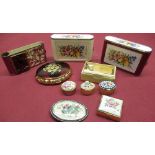 Collection of vintage compacts in the form of cameras, two pill boxes with miniature mosaic to lid