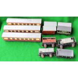 Collection of 00 gauge tin plate rolling stock incl. M4183 carriage by Dublo x 3, coal tipping