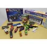 WITHDRAWN - Boxed Yamaha PSS-9 Portasound electronic keyboard, Lego Technic 8417 motorcycle,