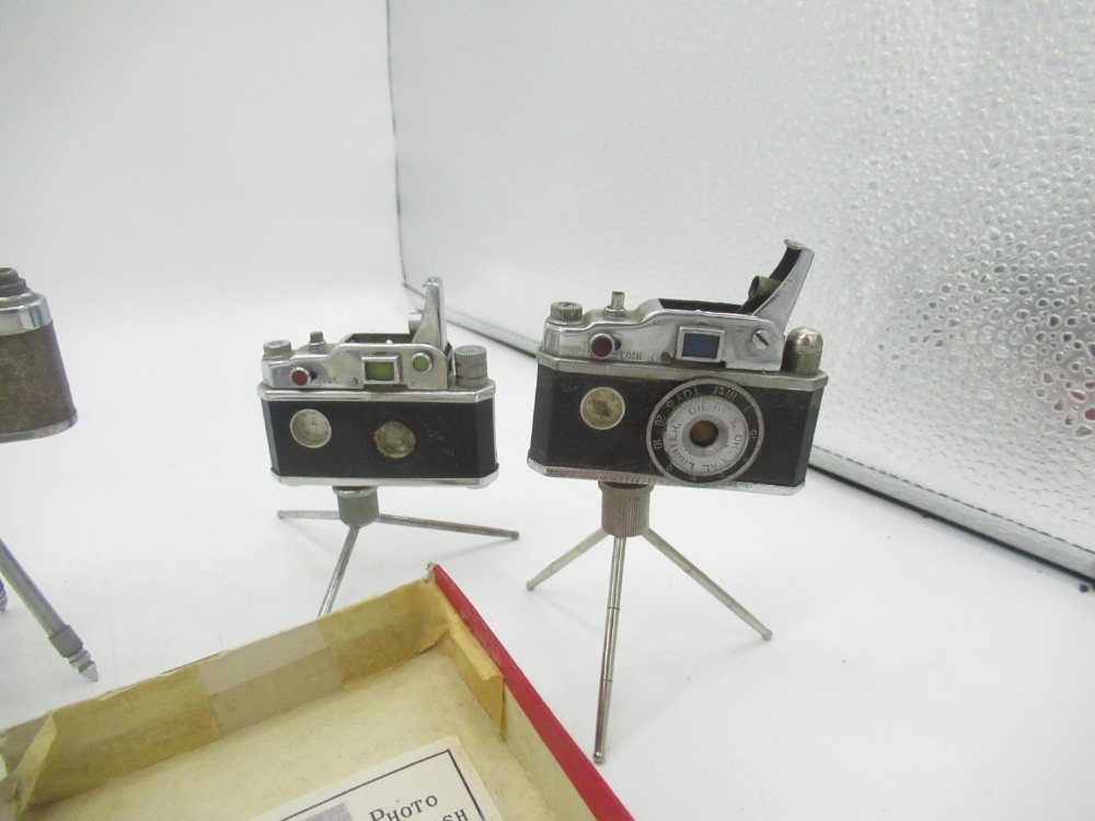 Boxed Photo Flash table lighter and 6 others with stands (7) - Image 2 of 5