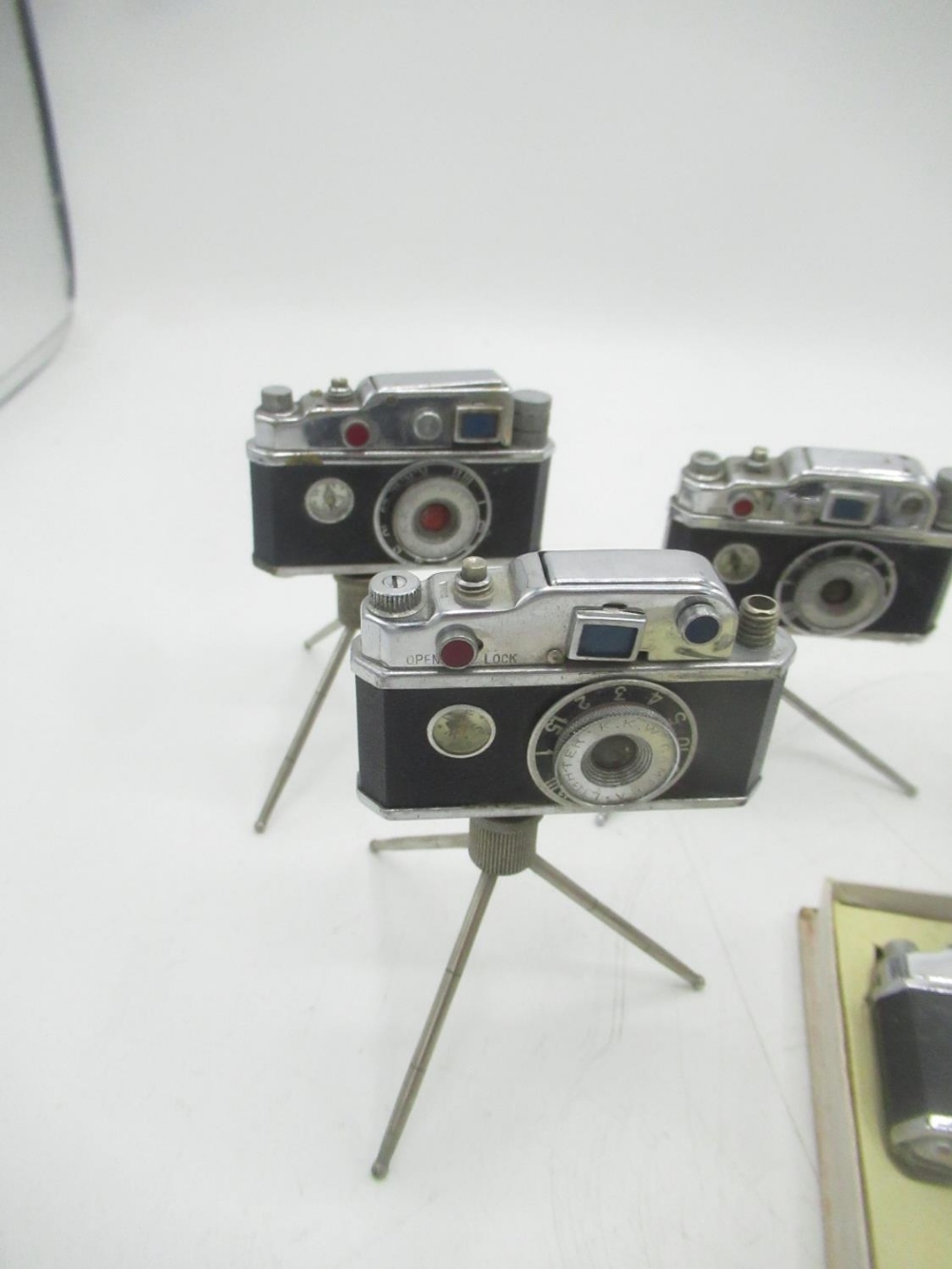 Boxed Photo Flash table lighter and 6 others with stands (7) - Image 5 of 5