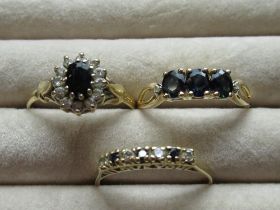 9ct yellow gold sapphire and white stone cluster ring, size T (AF), a 9ct yellow gold three stone