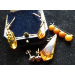 Pair of drop pendant faceted amber earrings, with 14ct gold mounts stamped 585, L4cm, a faceted